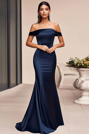 Granatowa sukienka wizytowa syrenki z odkrytymi ramionami